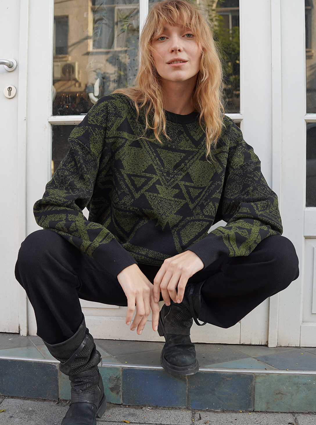 TRIANGULAR KNITTED SWEATER