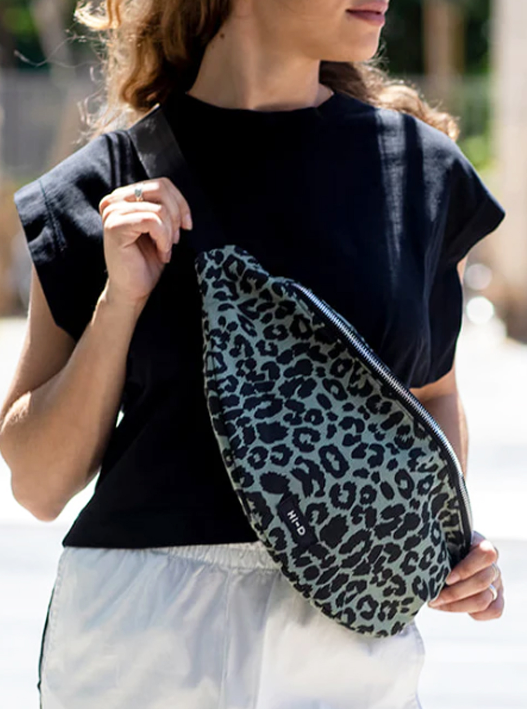 Oversize pouch ALICE OLIVE LEO