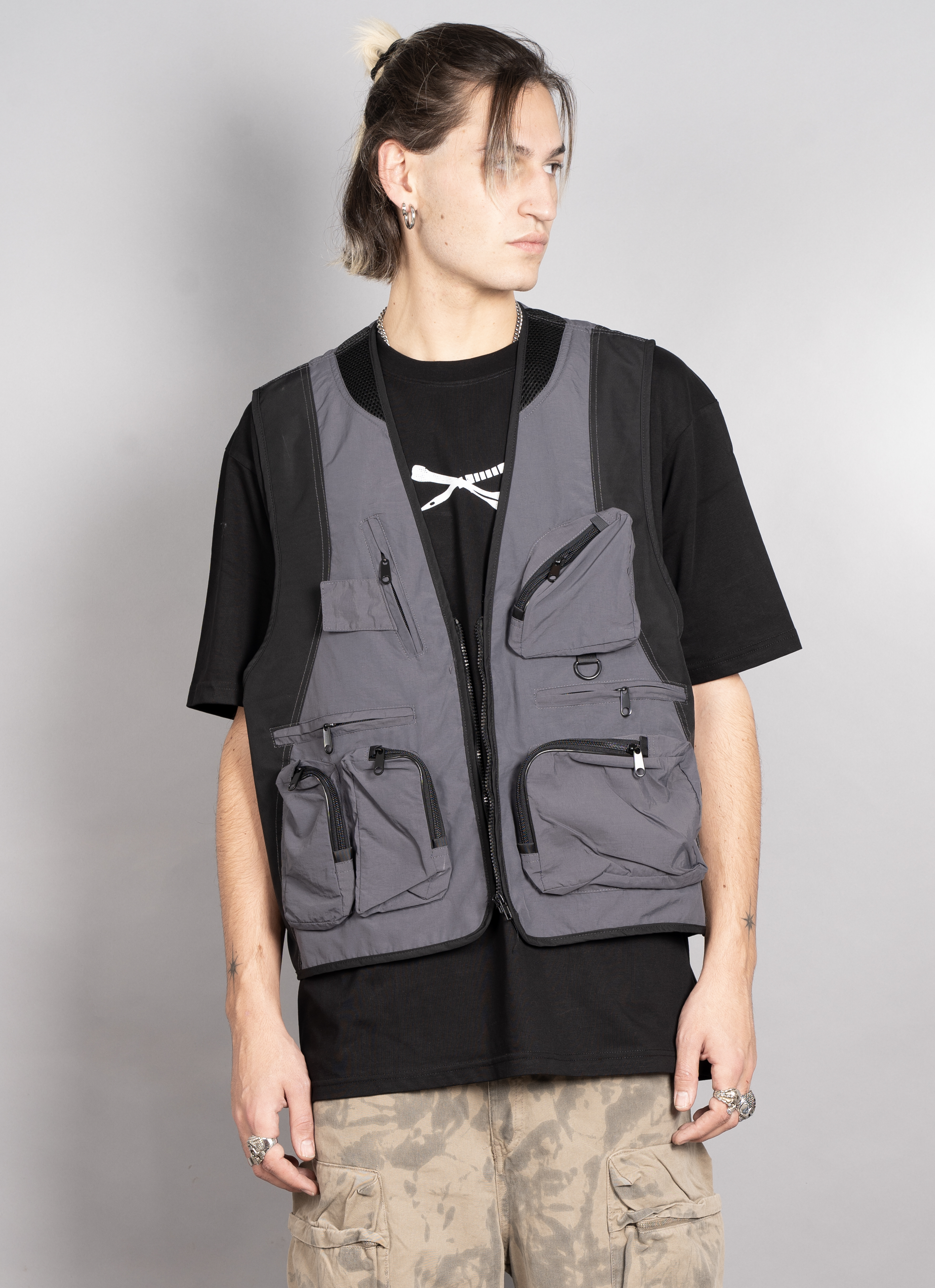 POCKET AGGRRESSION-MEN VEST GREY