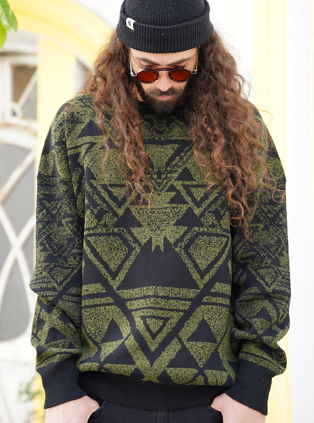TRIANGULAR KNITTED SWEATER