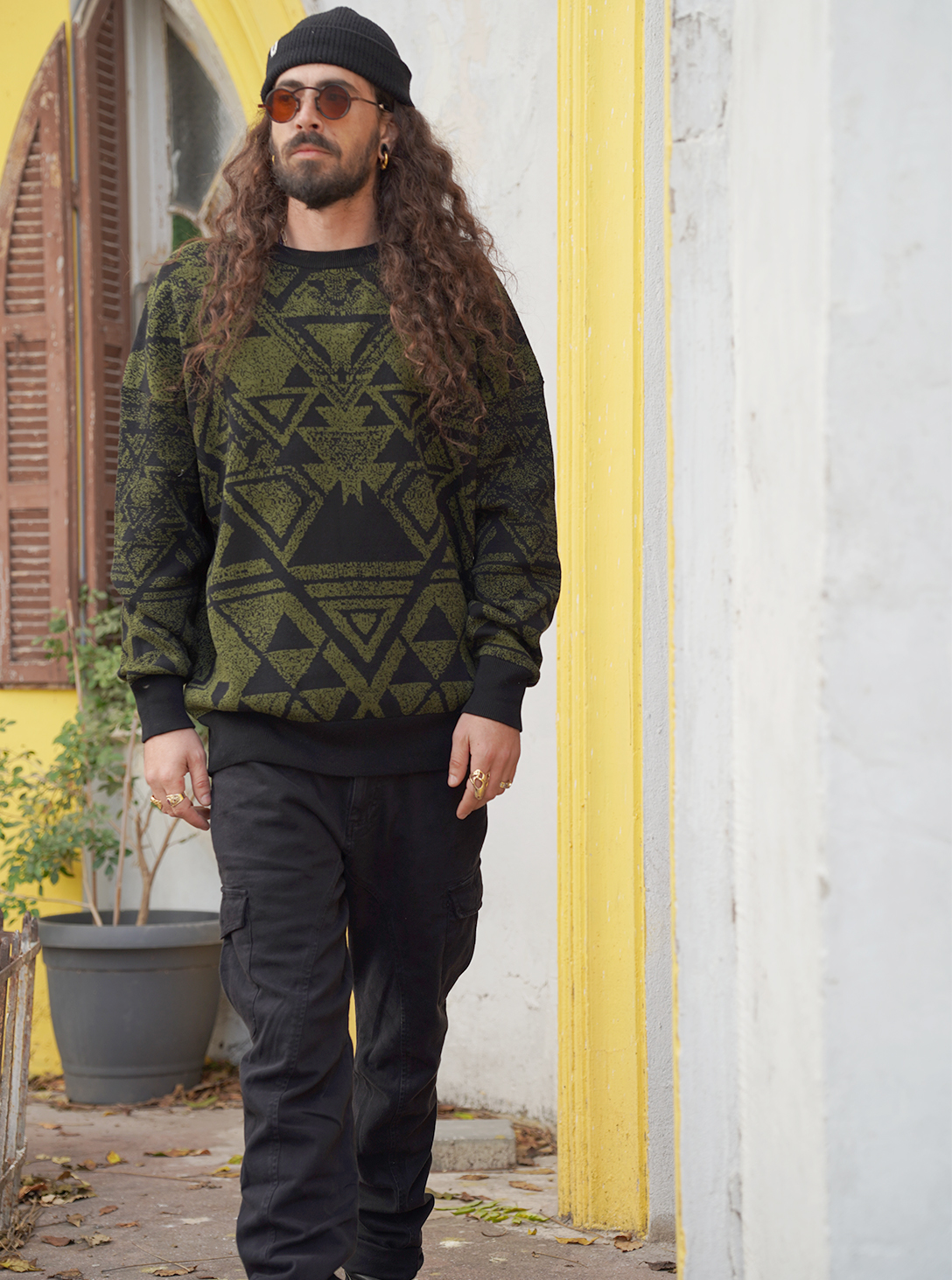 TRIANGULAR KNITTED SWEATER