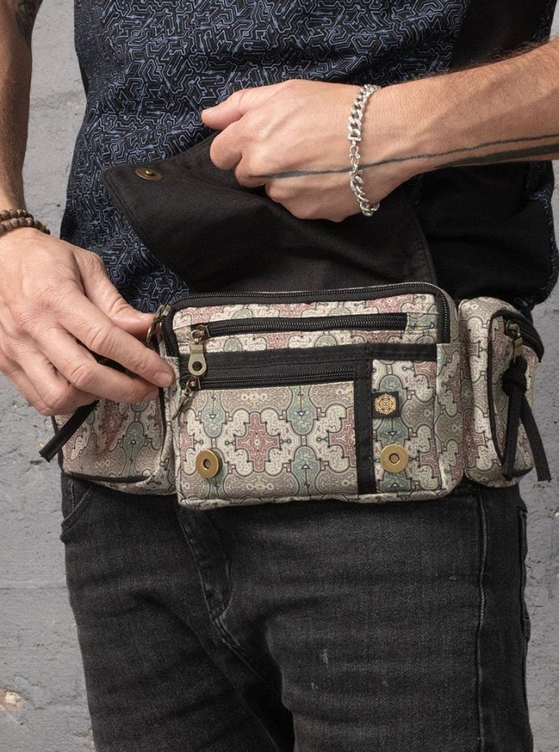 SHIPIBO KENE MULTI POCKETS UTILITY BELT