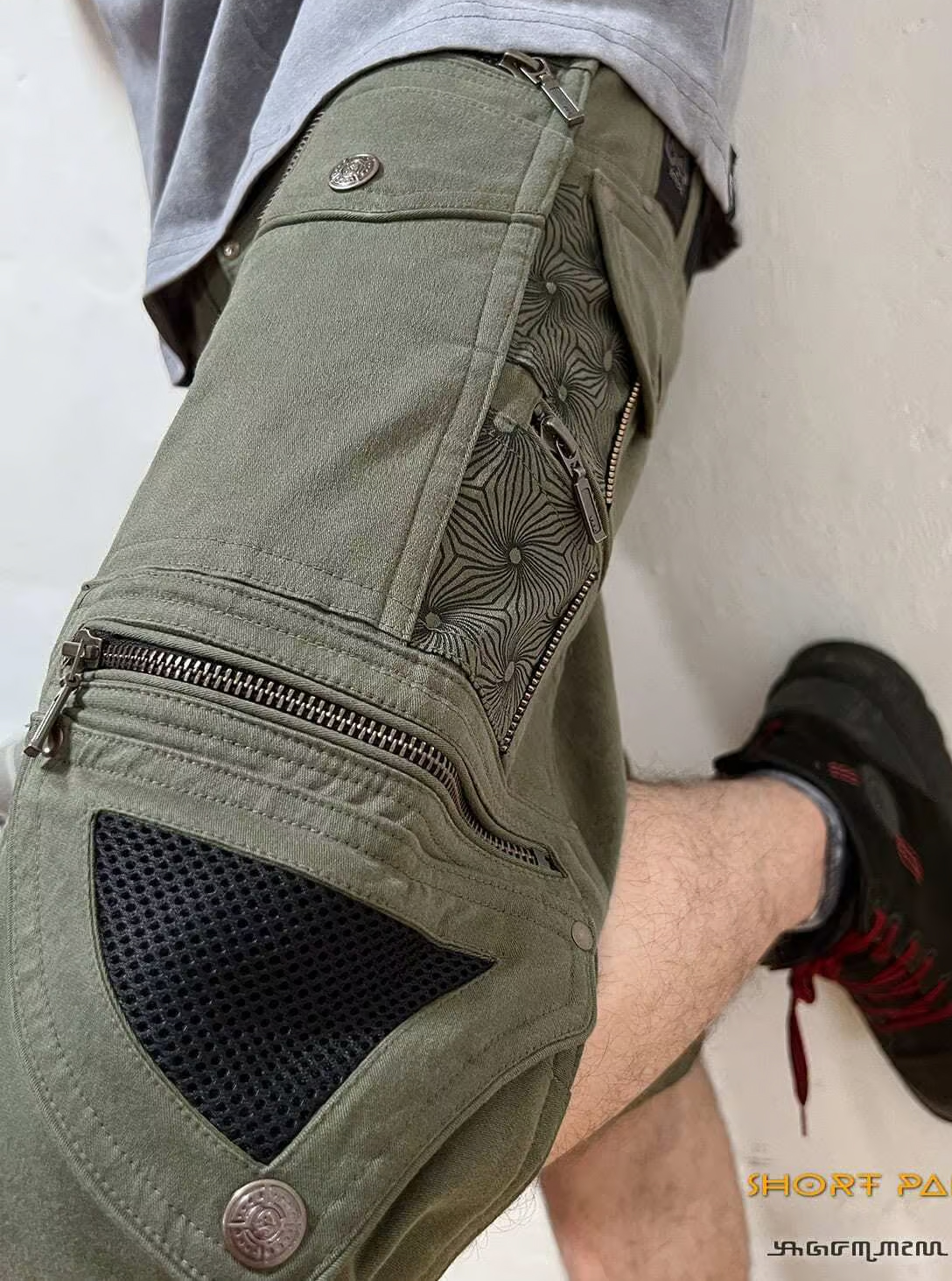 SHORTS Xi – Olive