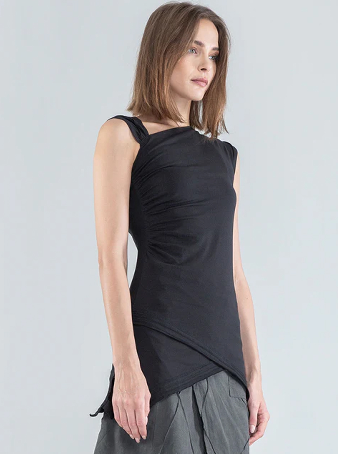 Banyan WOMEN Asymmetric top BLACK