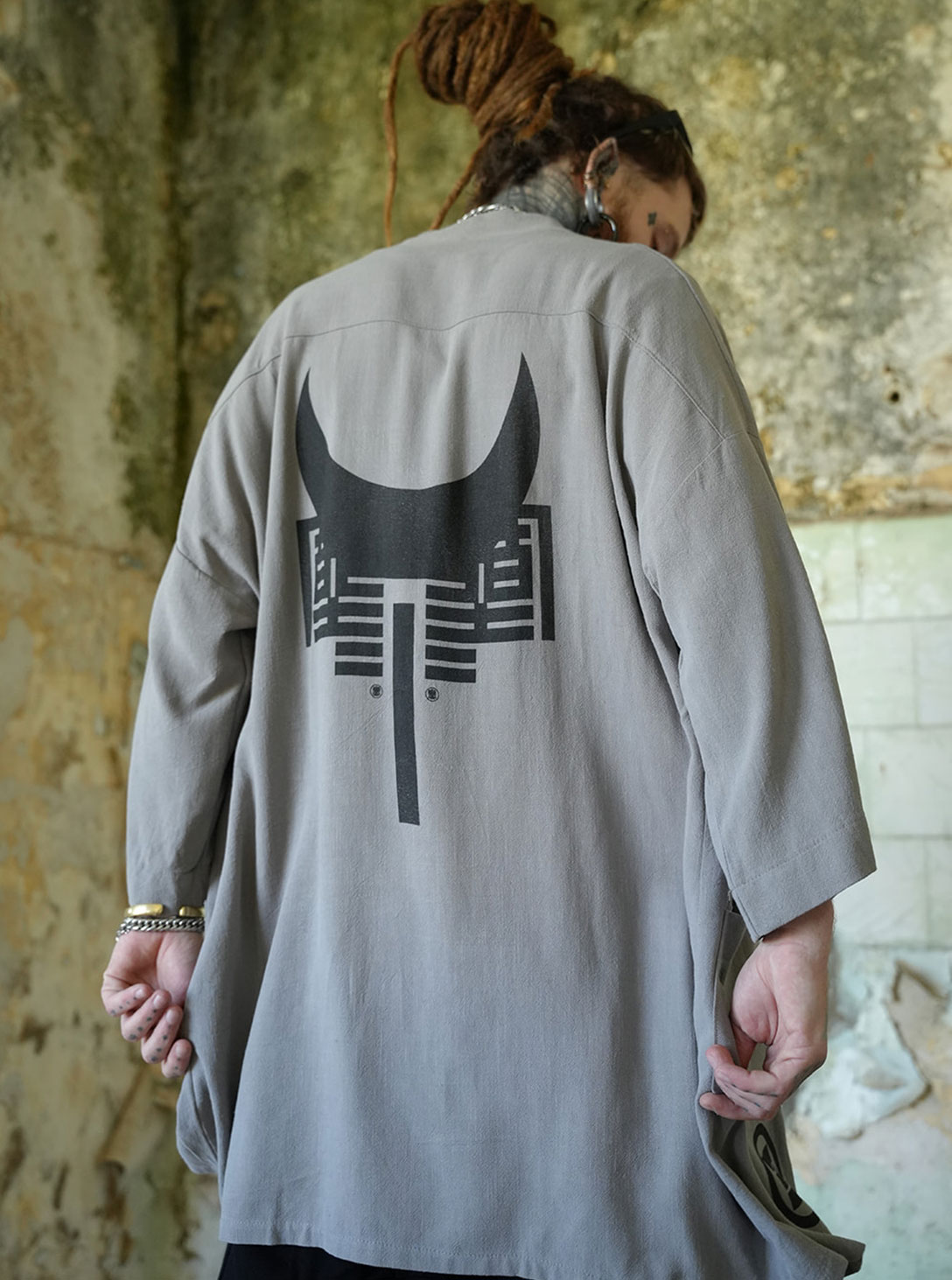 HOSHI MEN MIDI KIMONO BRUSHED GREY