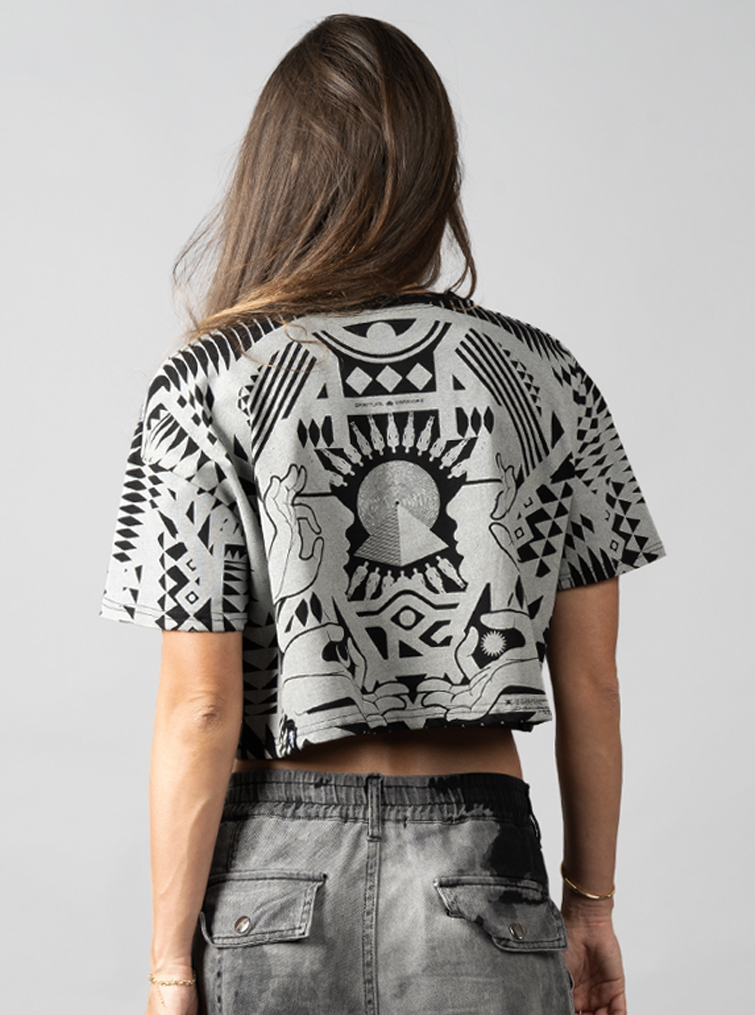 SOLOMANTRA CROP BLACK & SILVER