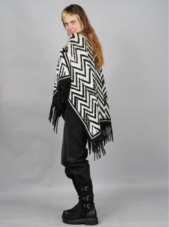 ZUGUZUGU SHAWL