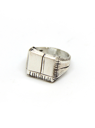 Carved memories ring