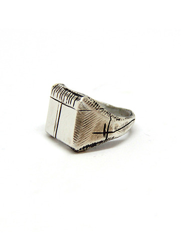Carved memories ring