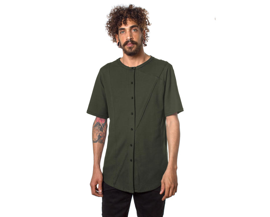 Men's buttoned shirt in olive