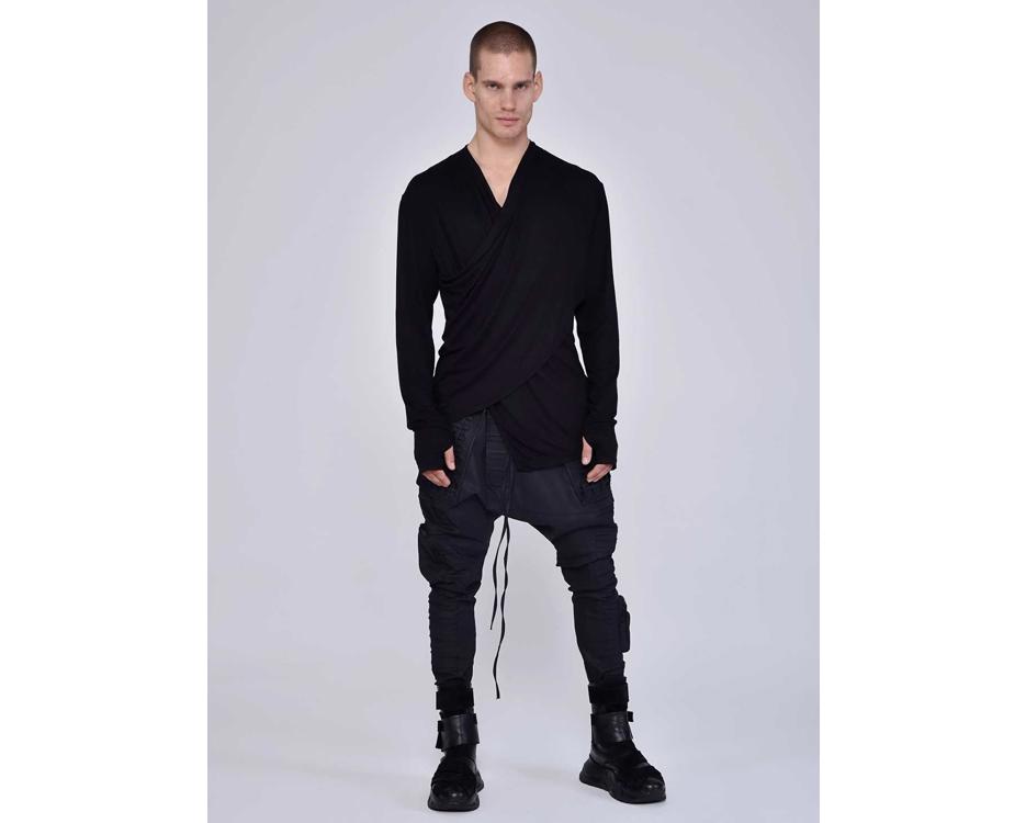 Loose baggy black pants