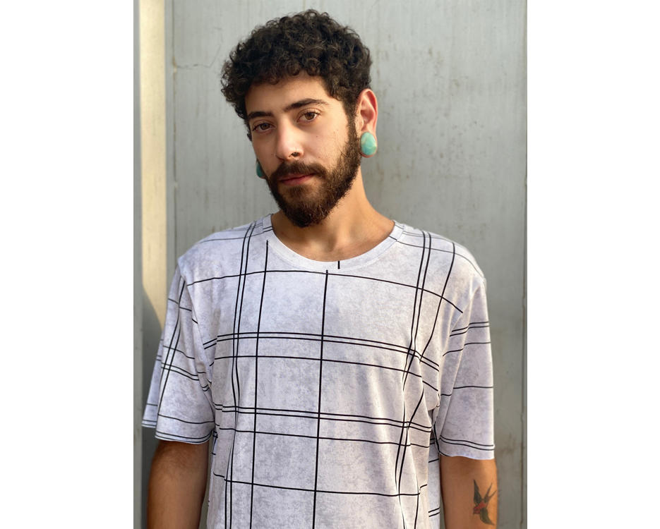 men t-shirt in white with grey stripes