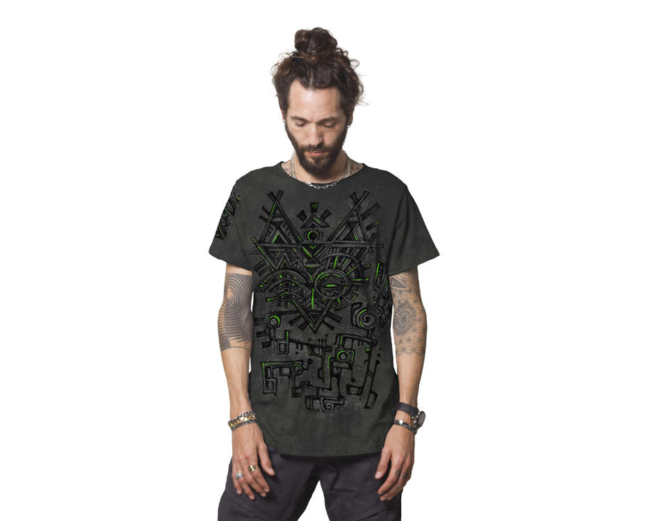dark grey man t-shirt with an psychedelic print 