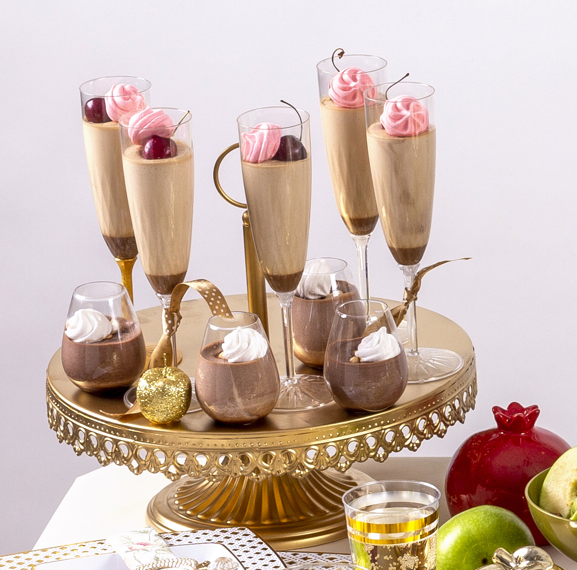 מעמדים וקופסאות לעוגות