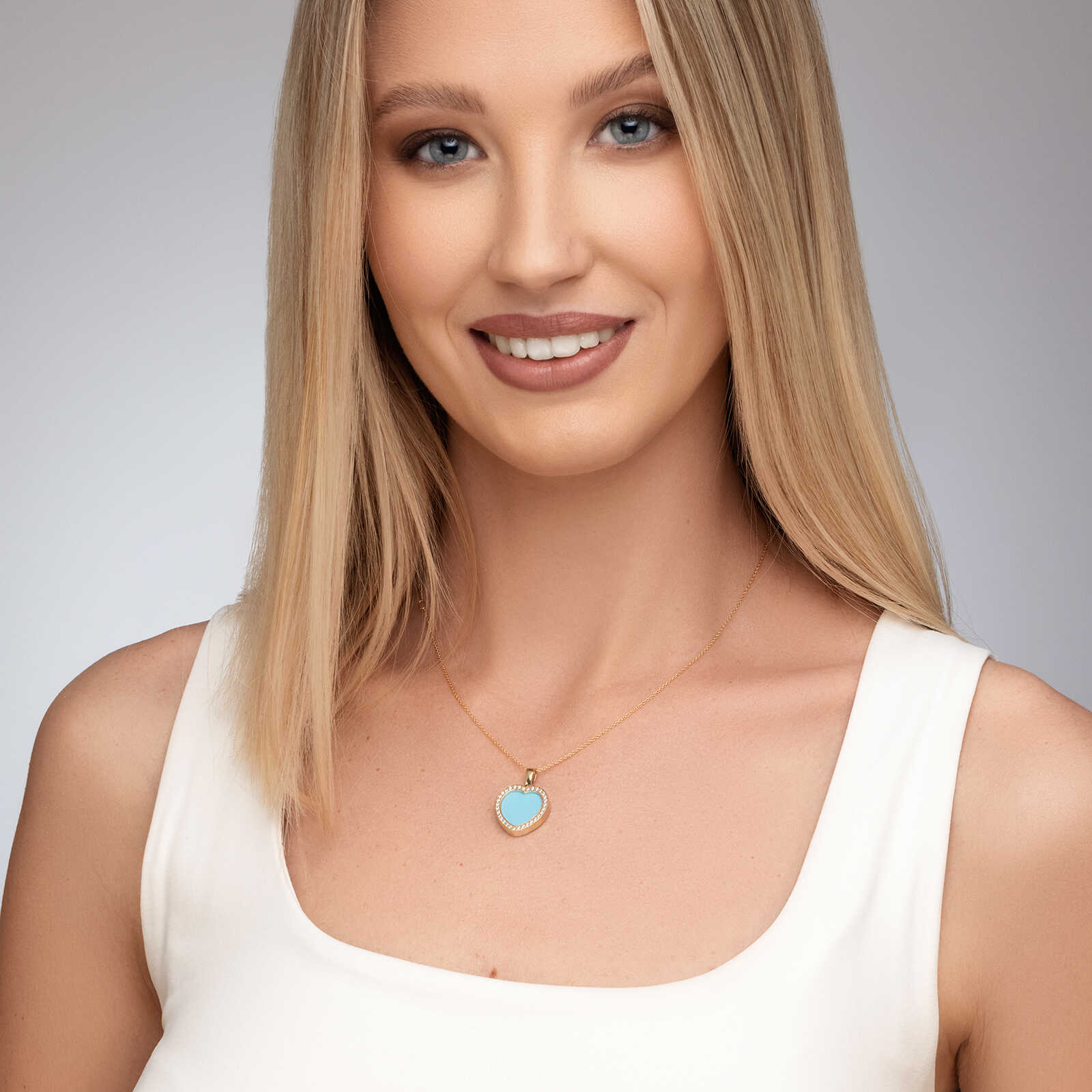 תליון לב זהב משובץ אבן טורקיז מוקפת זרקונים