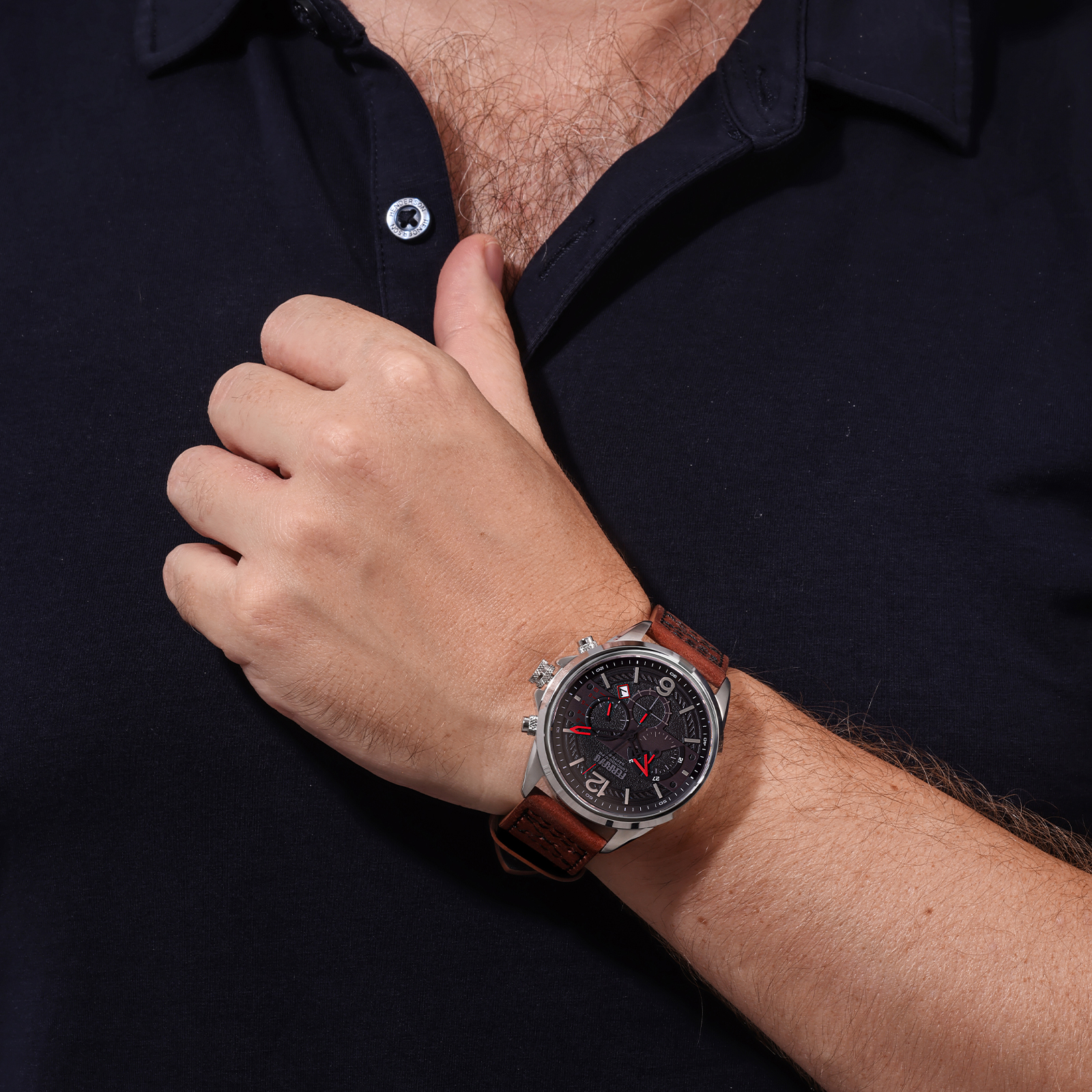 שעון ferrari עם זכוכית ספיר קריסטל