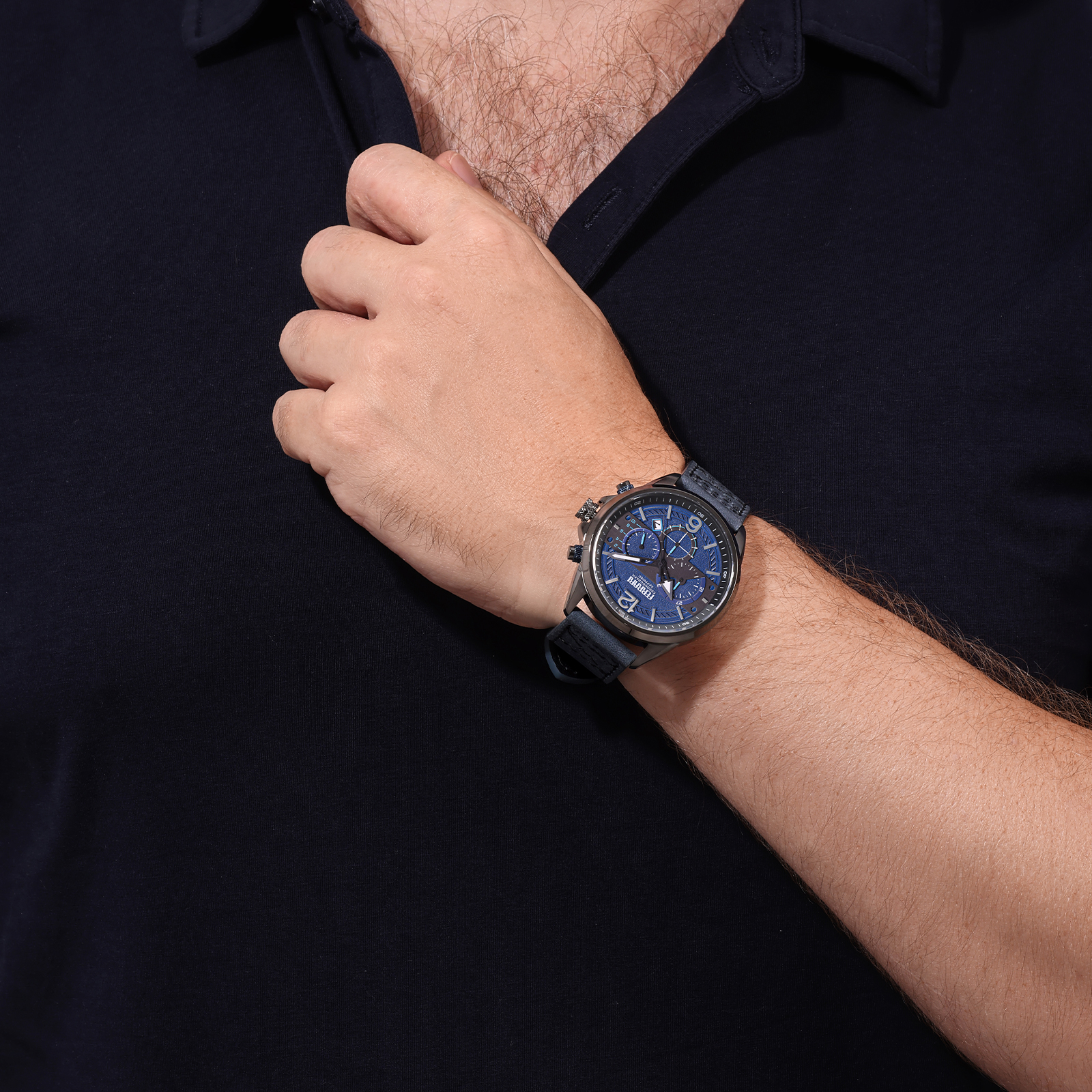 שעון ferrari עם זכוכית ספיר קריסטל