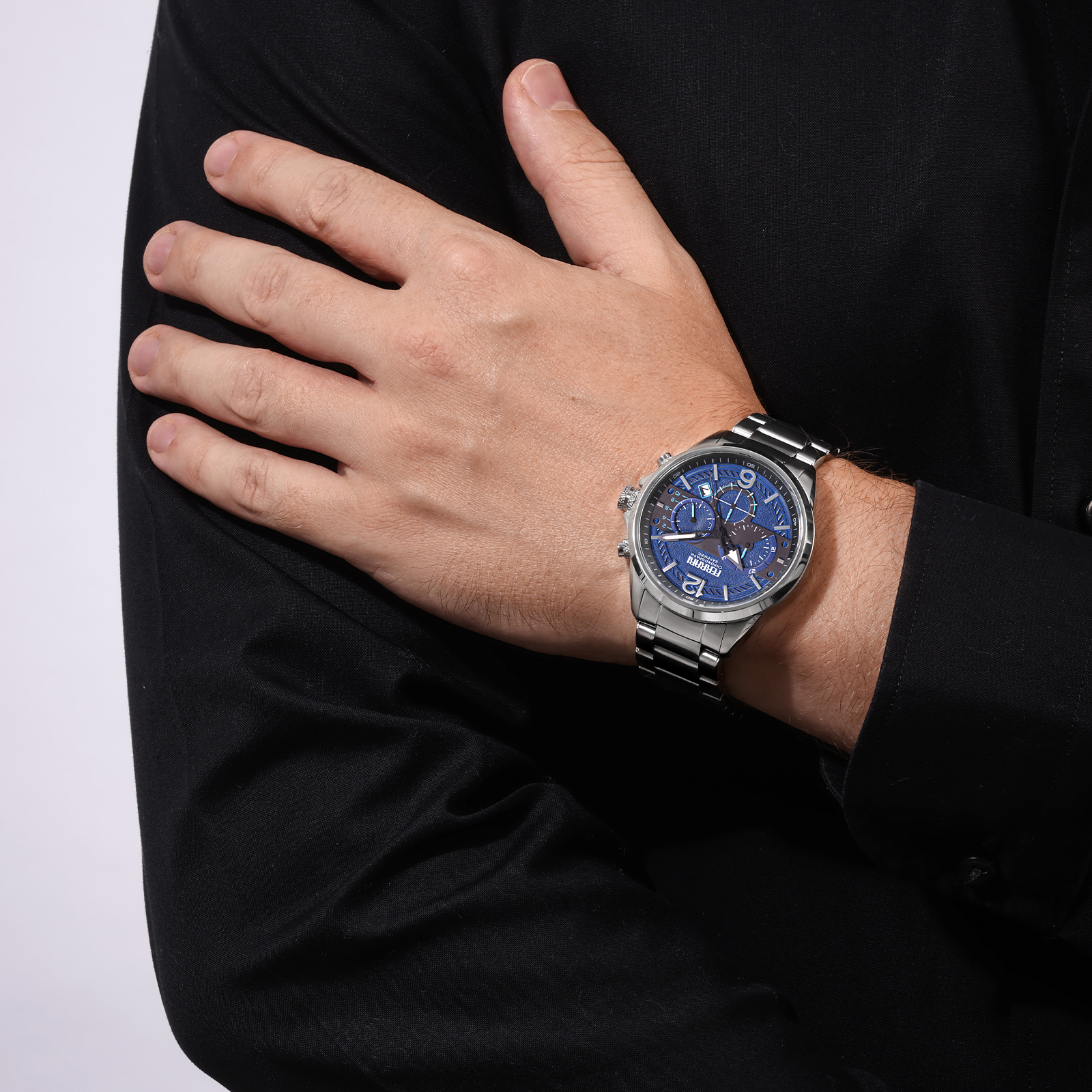 שעון ferrari עם זכוכית ספיר קריסטל