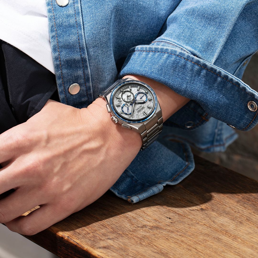 שעון Astron Glactic Blue GPS Solar 5X Dual-Time במהדורה מוגבלת