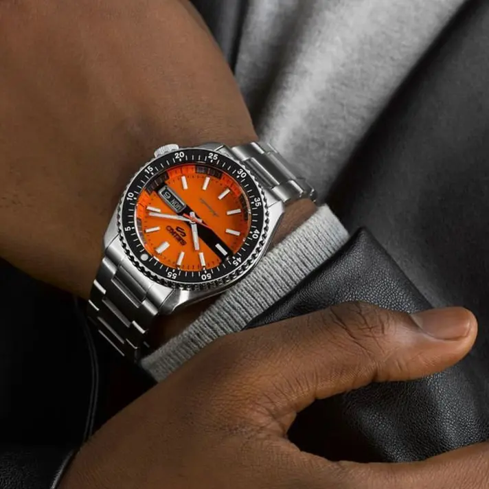 שעון SEIKO 5 SPORT New Double Hurricane מקולקציית צבעי הרטרו