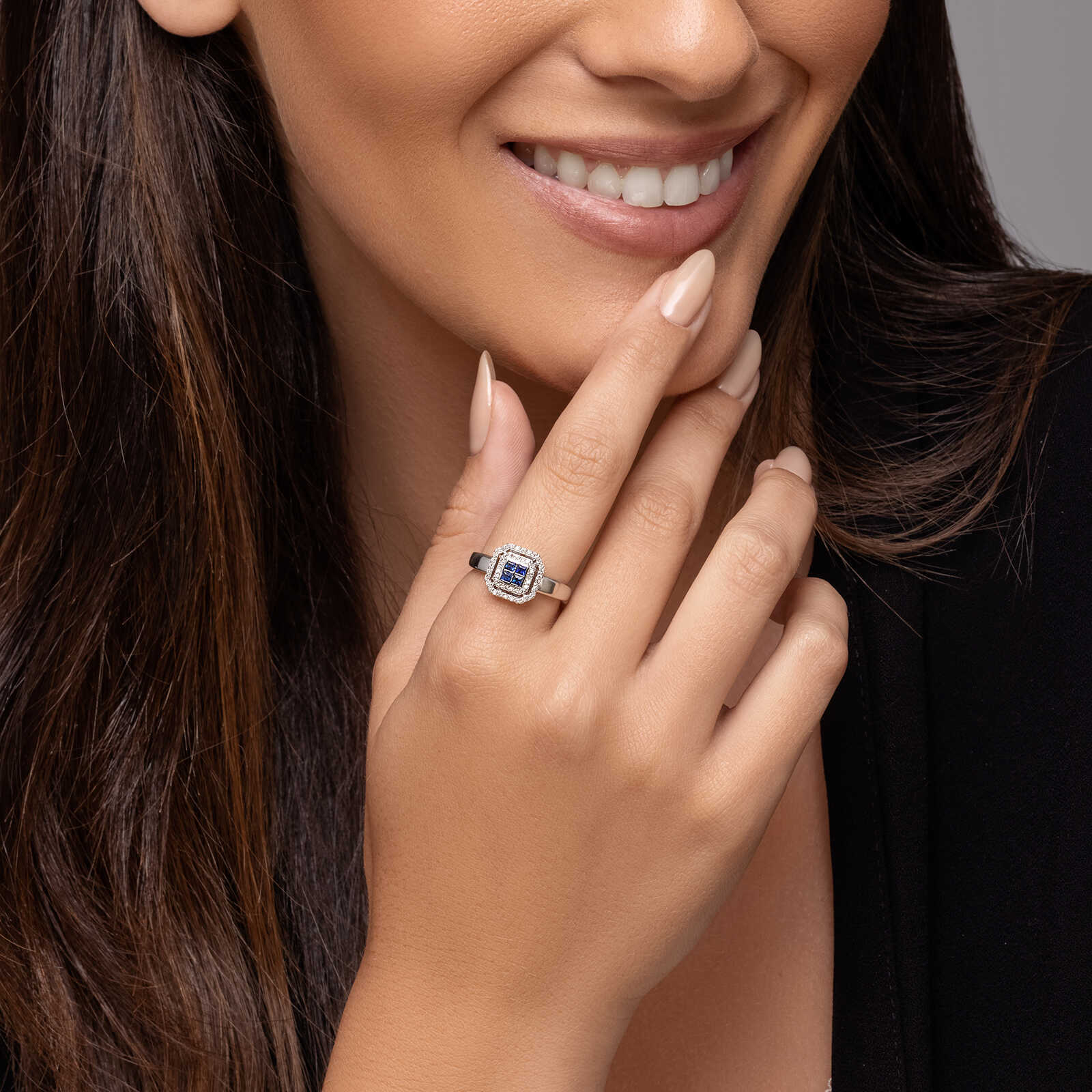 טבעת זהב מסדרת החושן בשיבוץ אבני ספיר