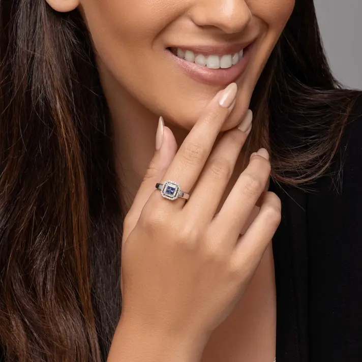 טבעת זהב מסדרת החושן בשיבוץ אבני ספיר