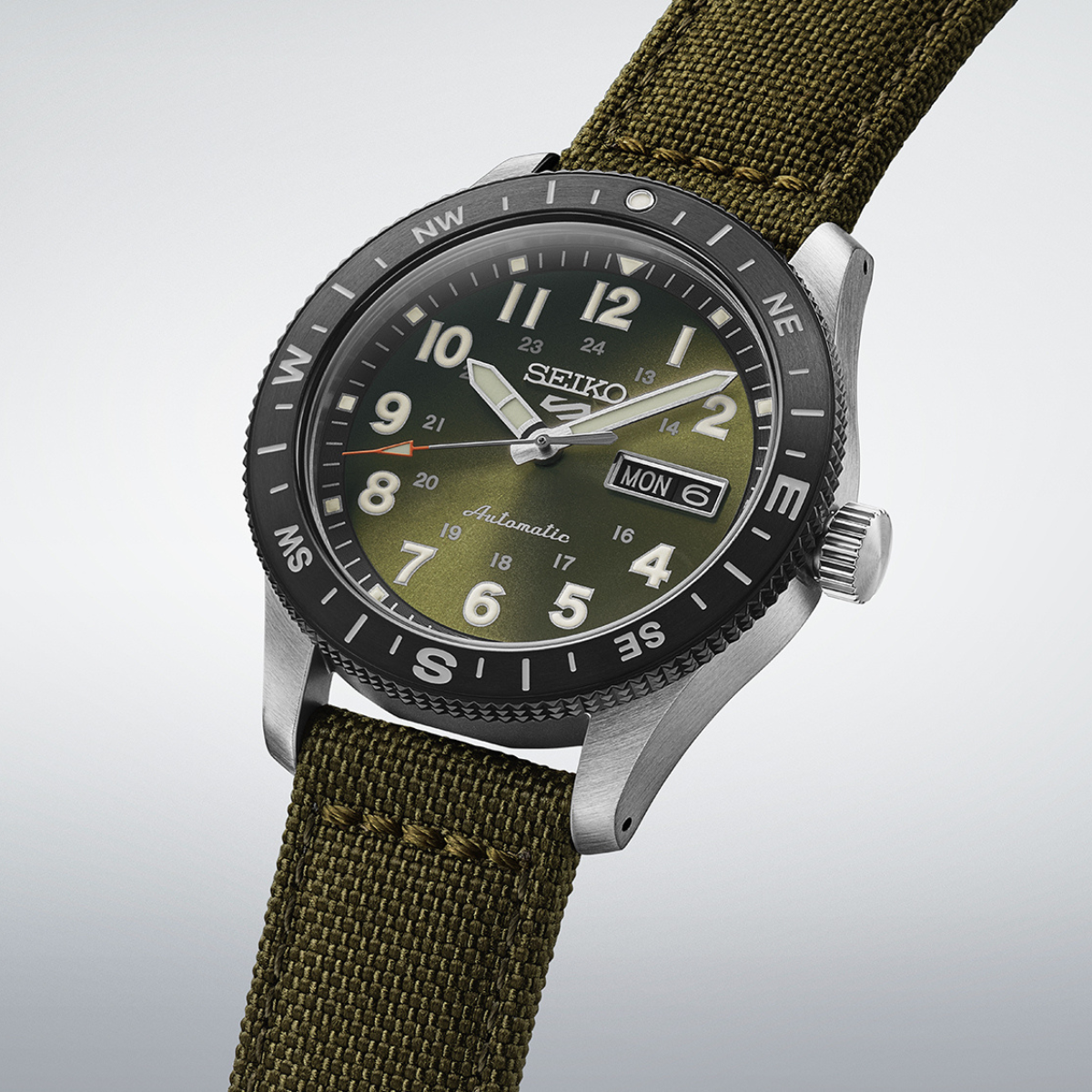 שעון SEIKO SPORT 5 מקולקציית ה Field