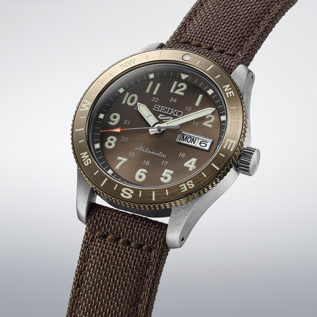 שעון SEIKO SPORT 5 מקולקציית ה Field 