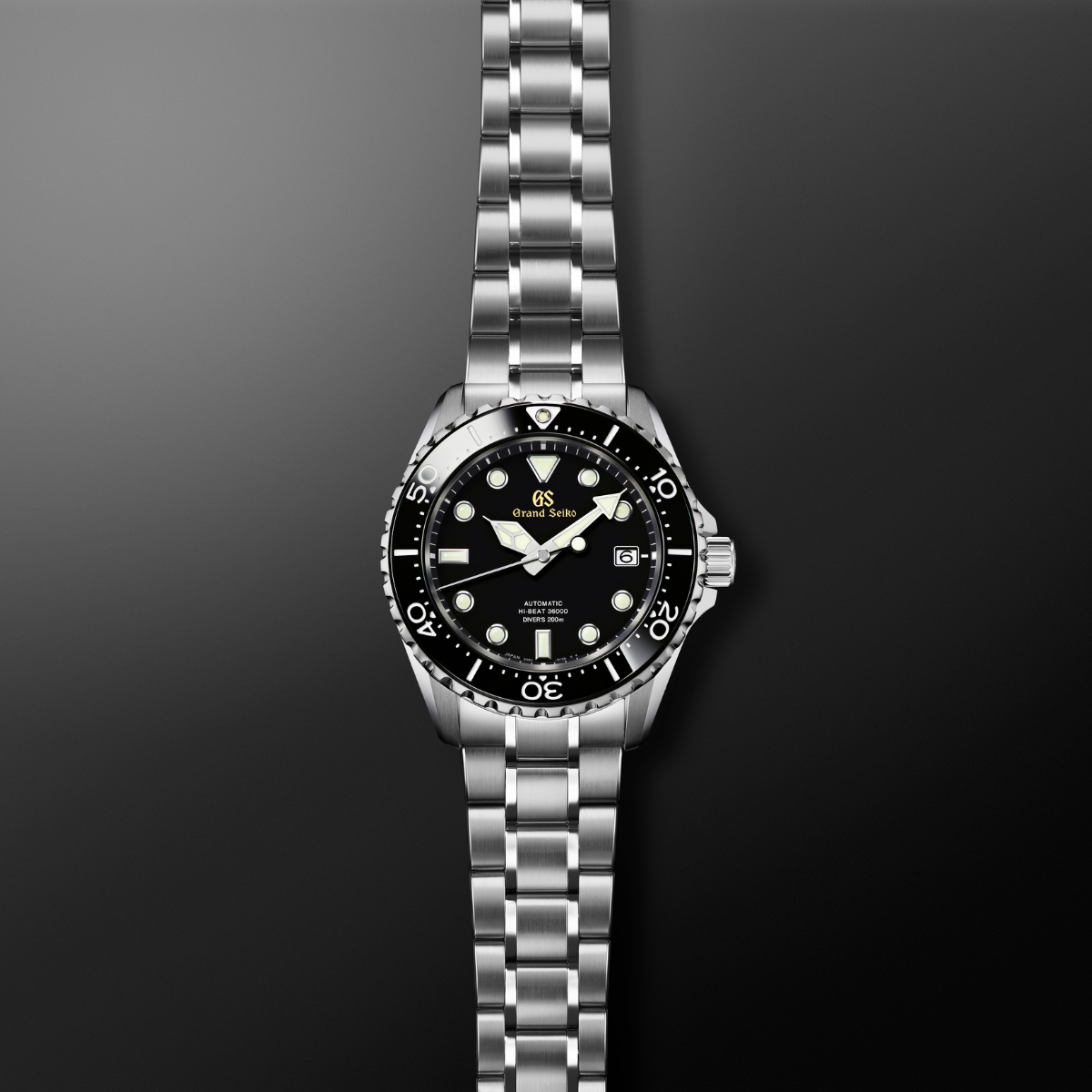 שעון  Grand Seiko צלילה 200 מטר עשוי טיטניום ולוח שחור