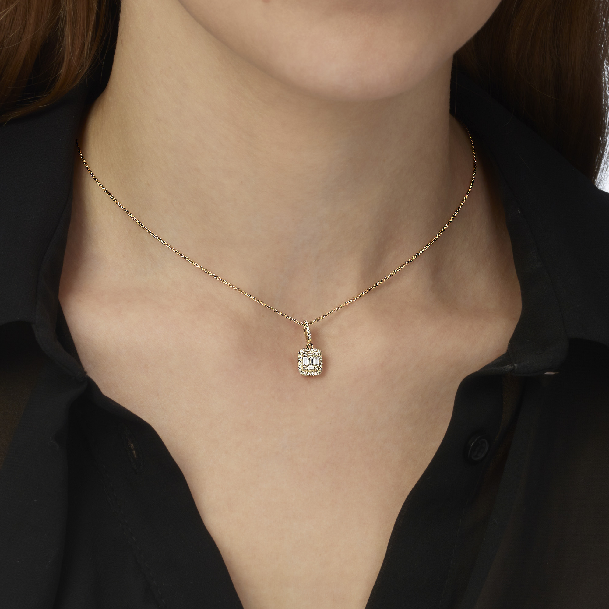 תליון זהב מרובע משובץ יהלומים