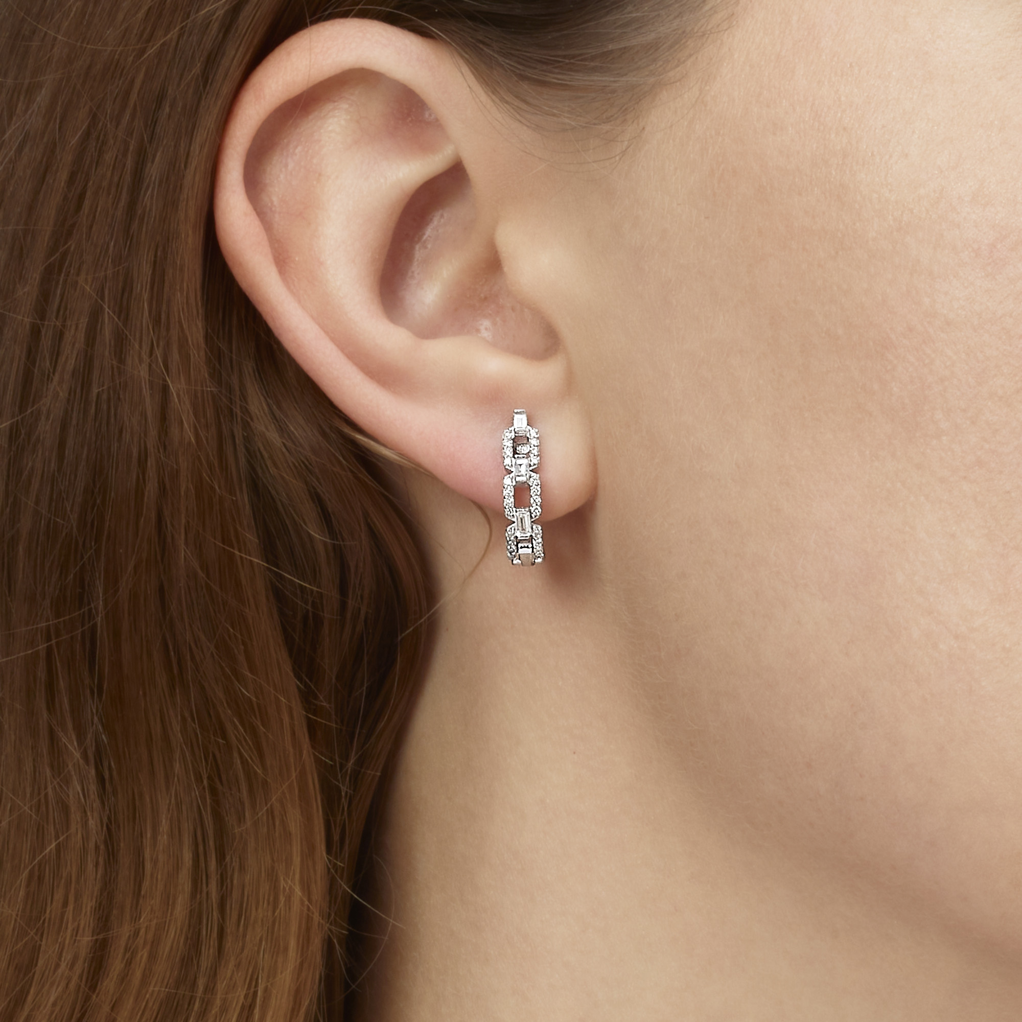 עגילי זהב משובצים יהלומים