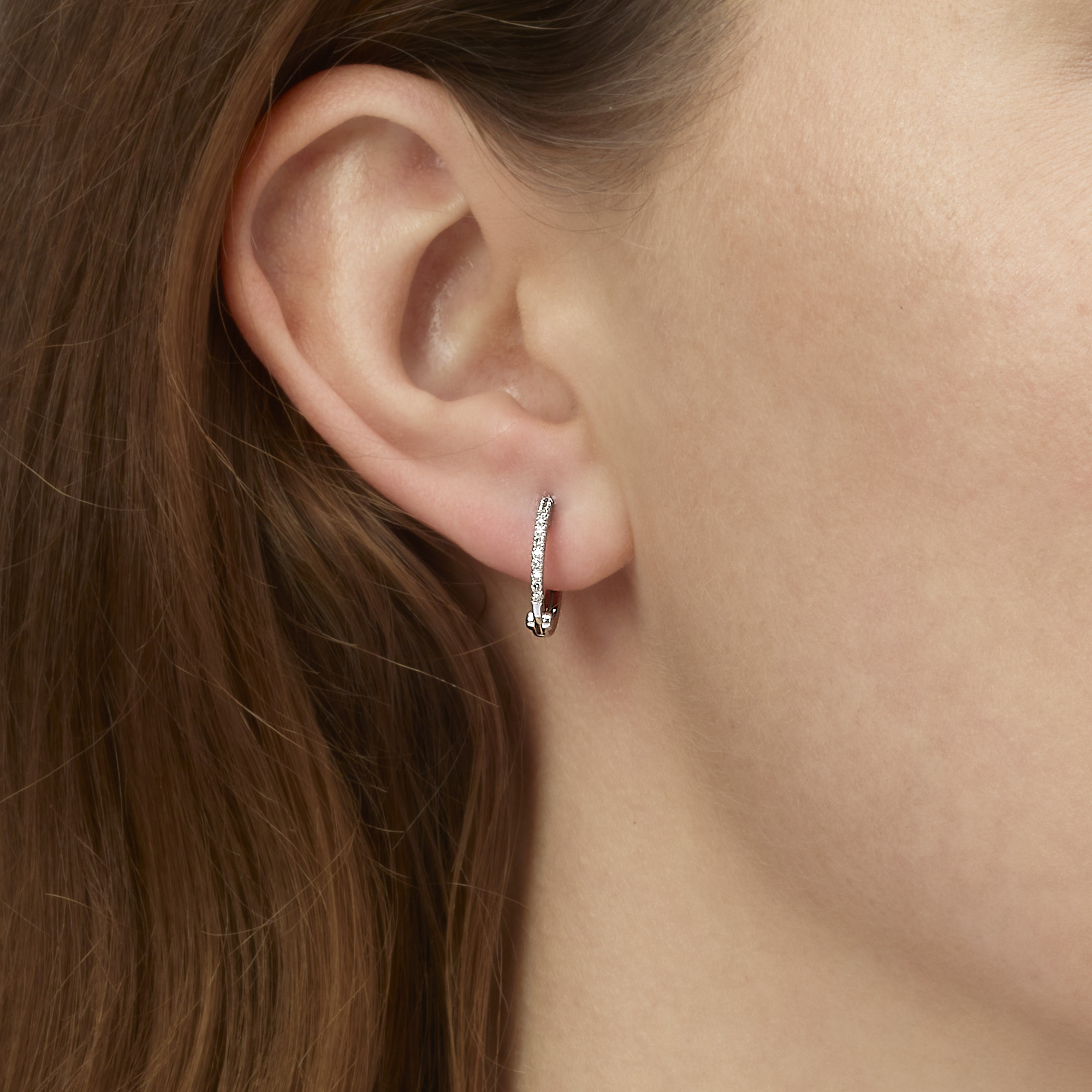 עגילי זהב חישוק משובצים יהלומים