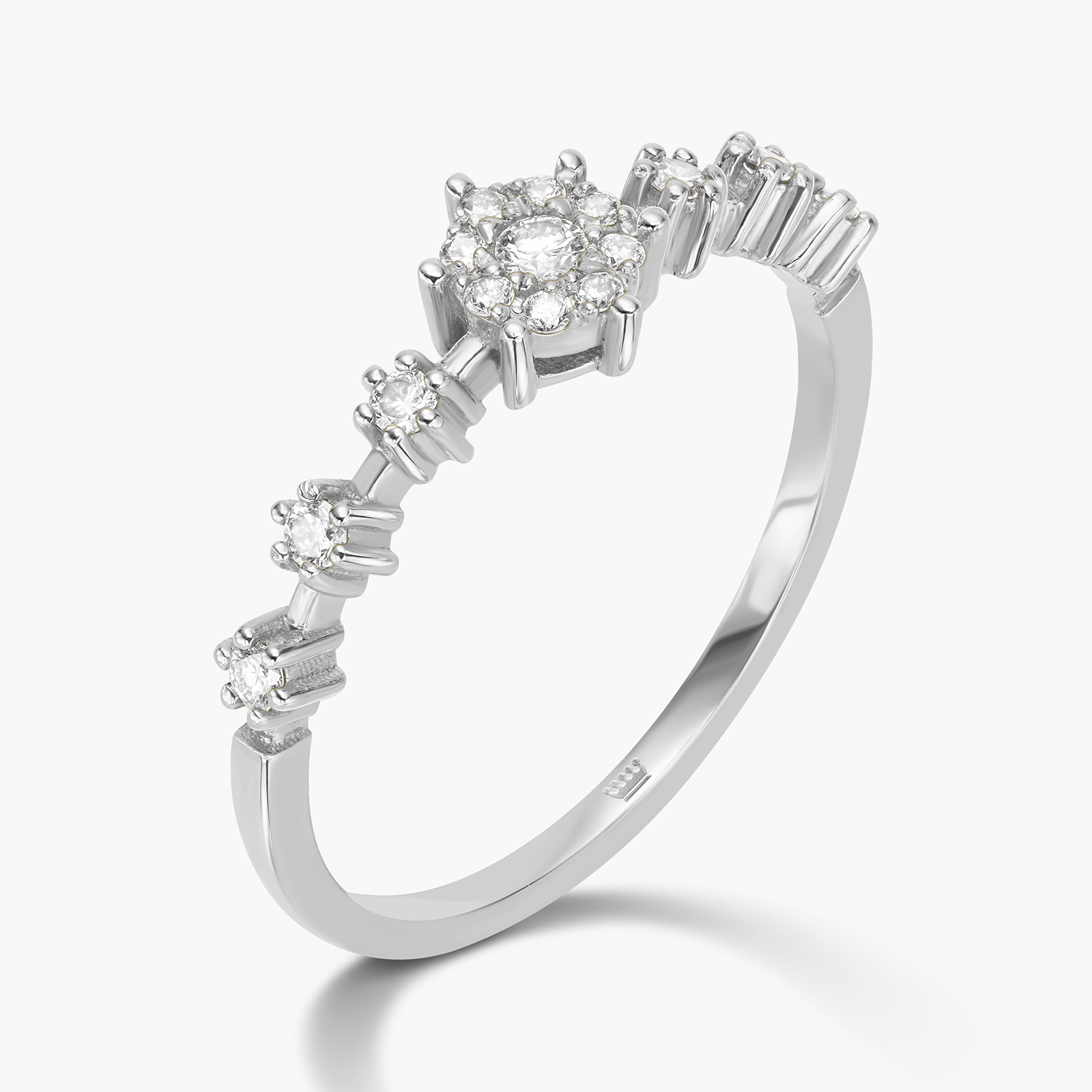 טבעת קמיליה משובצת יהלומים