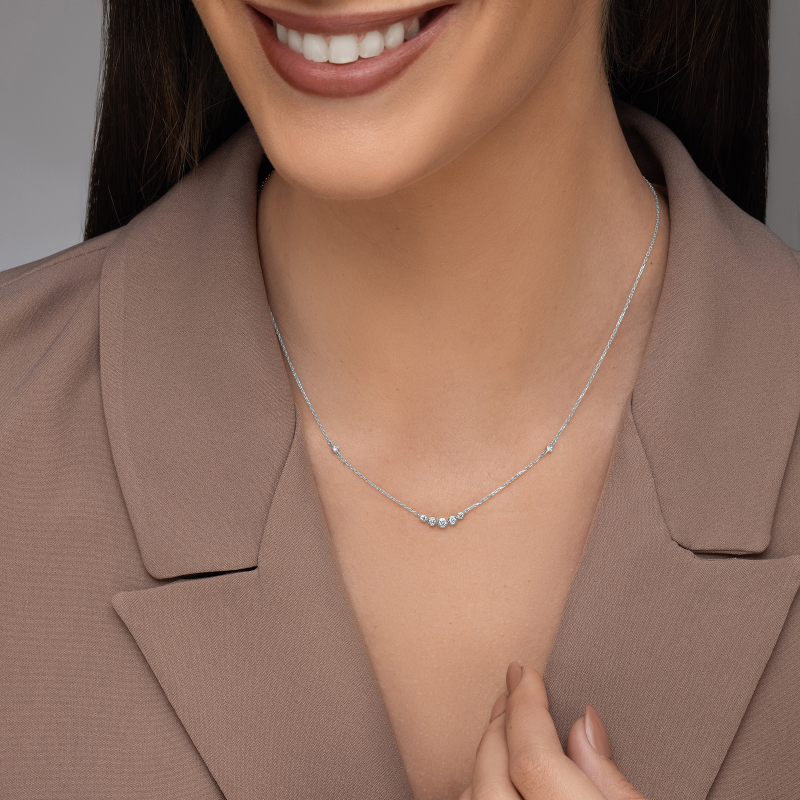 שרשרת עלמה משובצת יהלומים