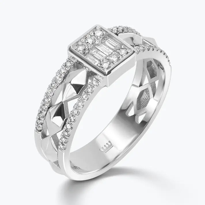 טבעת משובצת יהלומים