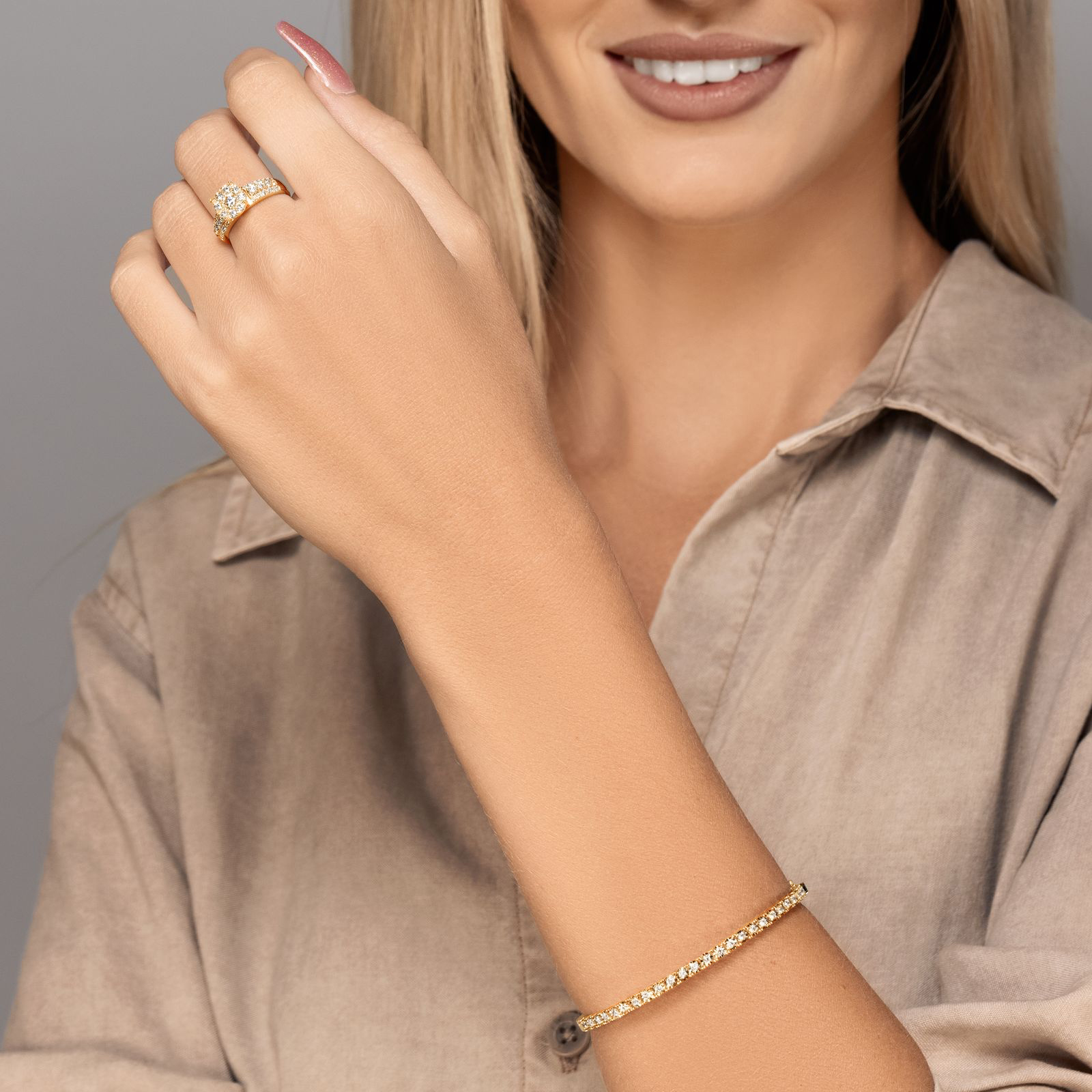 צמיד זהב קשיח משובץ יהלומים