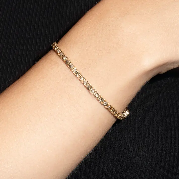 צמיד סרינה מזהב בסגנון טניס משובץ יהלומים נוצצים