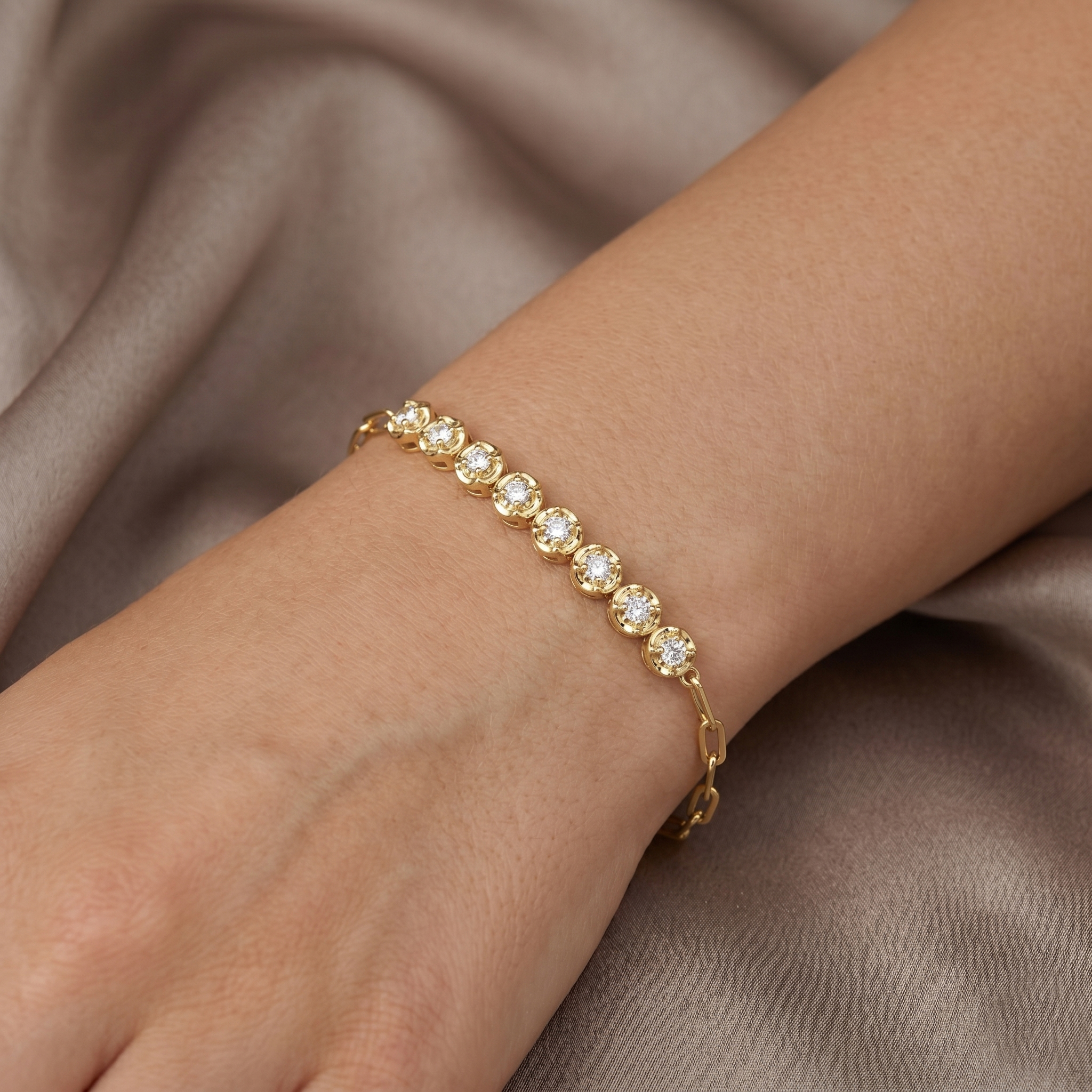 צמיד זהב 14K משובץ יהלומים בעיצוב חוליות