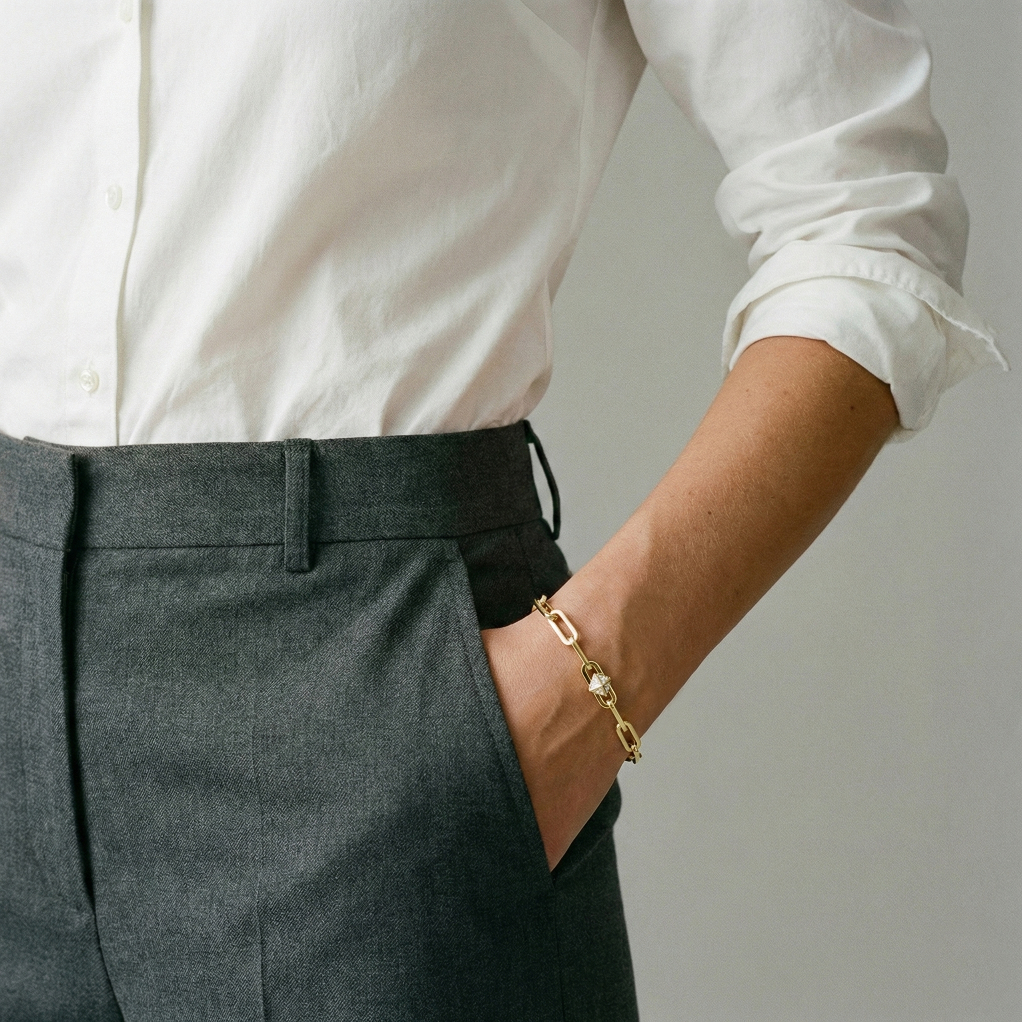 צמיד זהב 14K חוליות עם יהלומים.