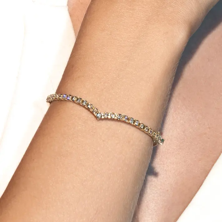 צמיד יהלומים קשיח בצורת לב