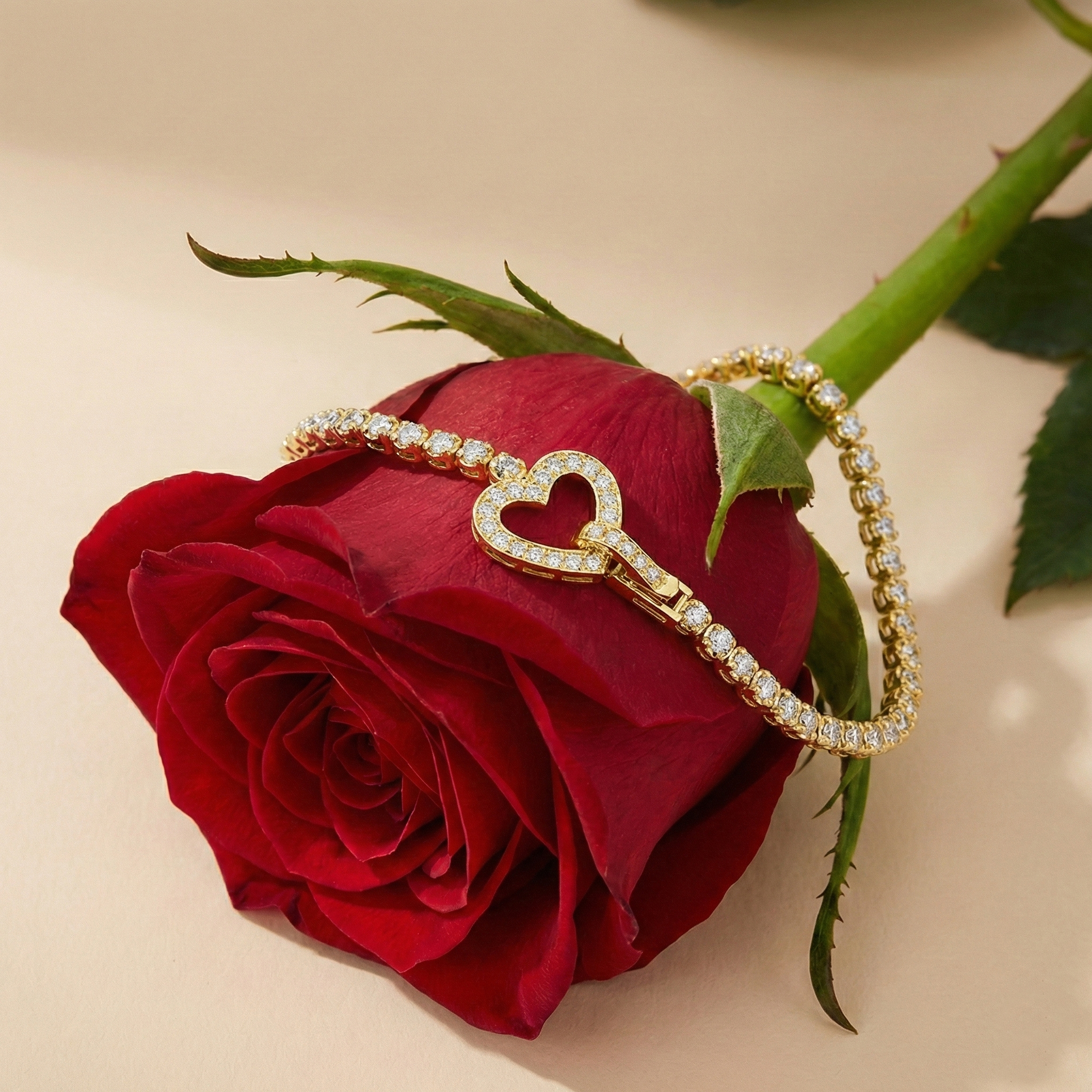 צמיד זהב 14K ויהלומים עם לב