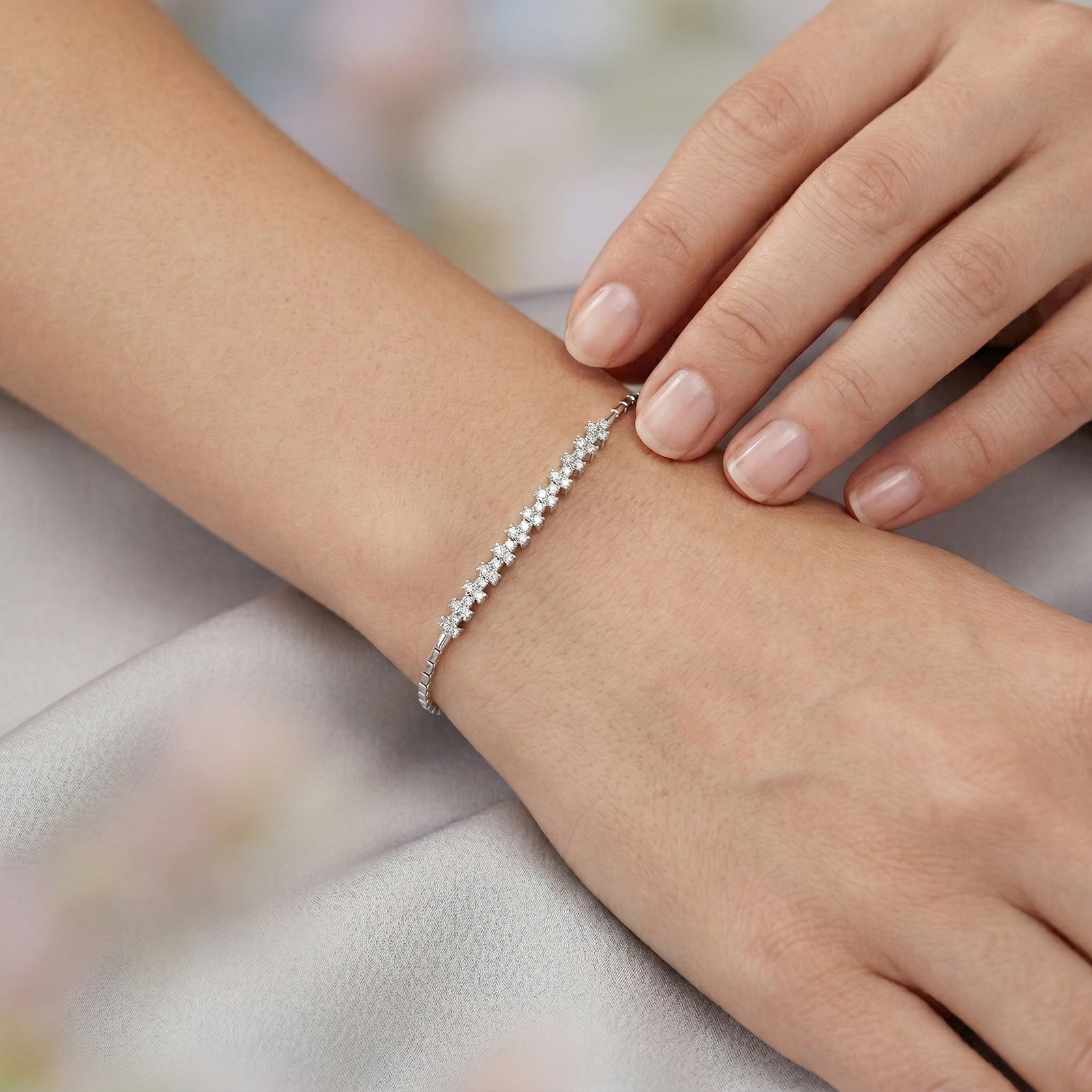 צמיד זהב משובץ יהלומים