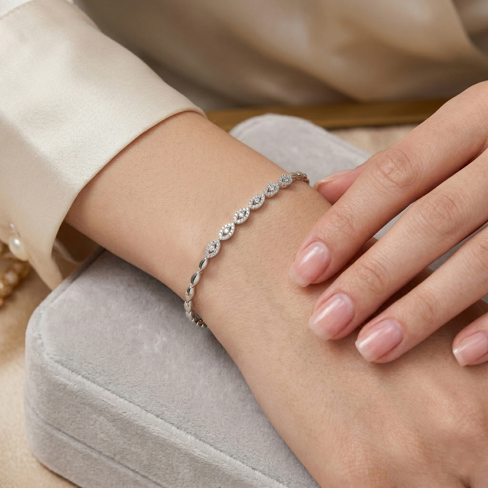 צמיד זהב משובץ יהלומים