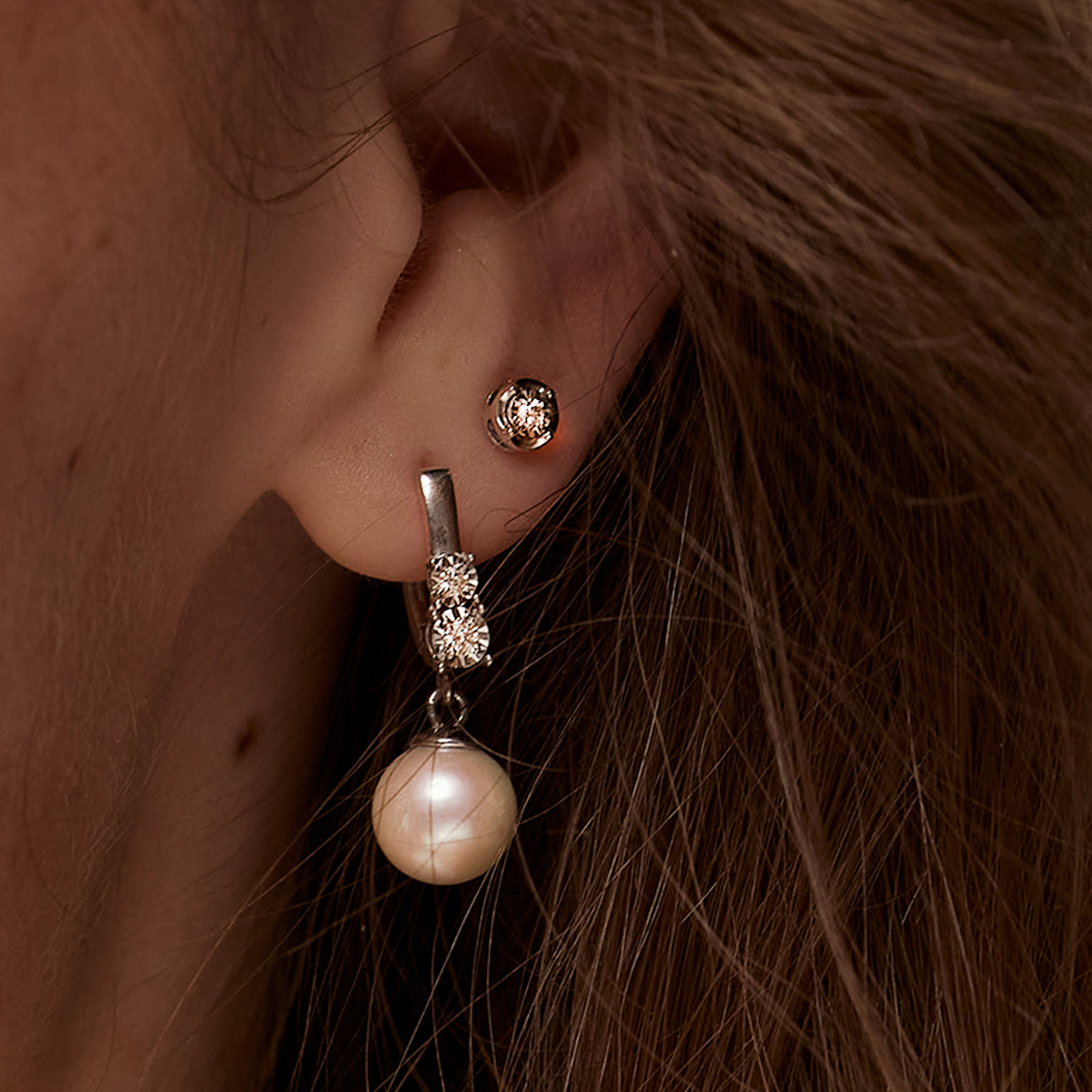 עגיל זהב סוליטר משובצים ביהלומים בקוטר 7 מ"מ