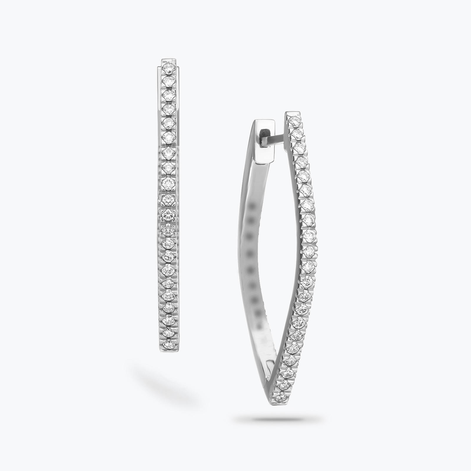 עגילי זהב מעויינים משובצים ביהלומים