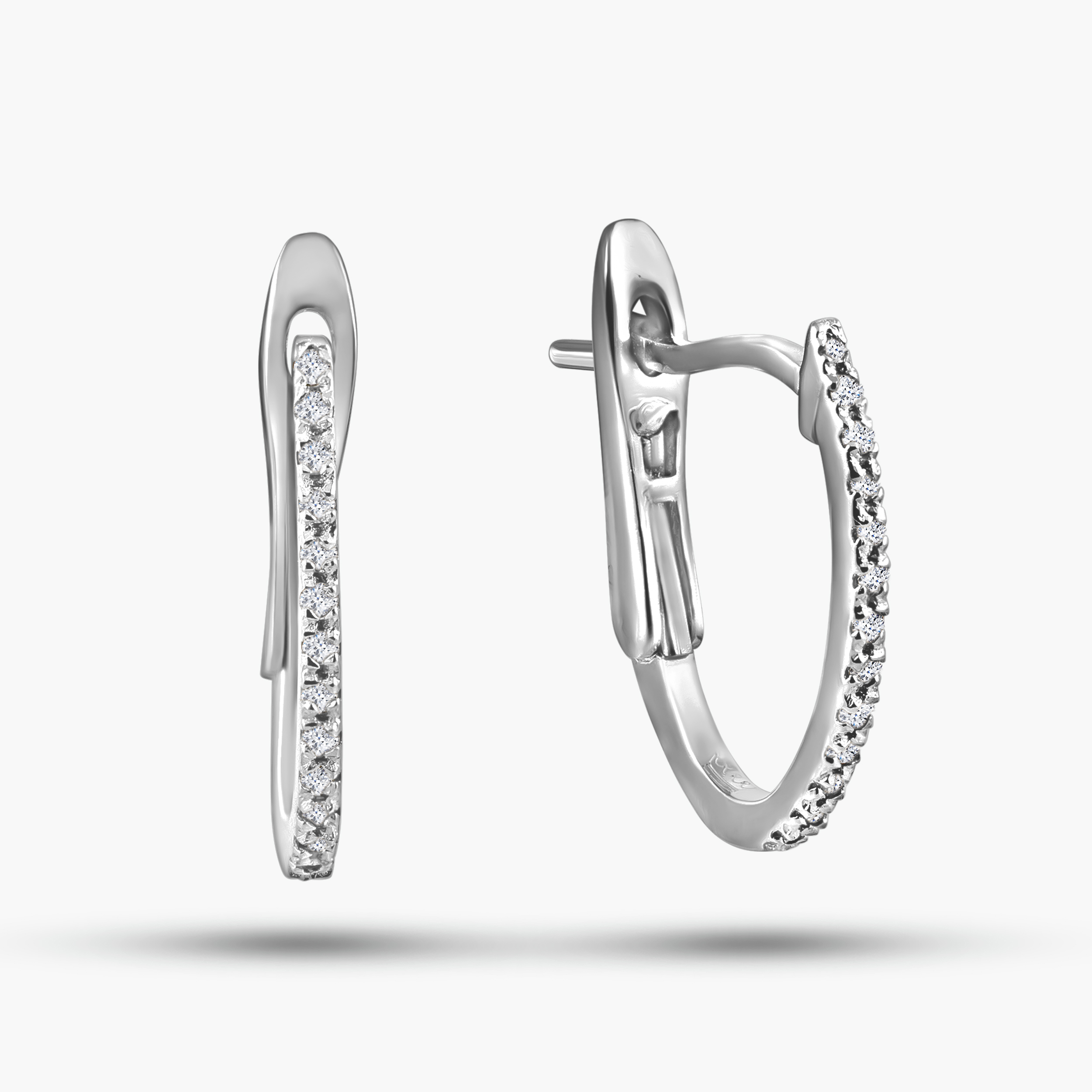 עגילי זהב לבן 14K עם יהלומים.