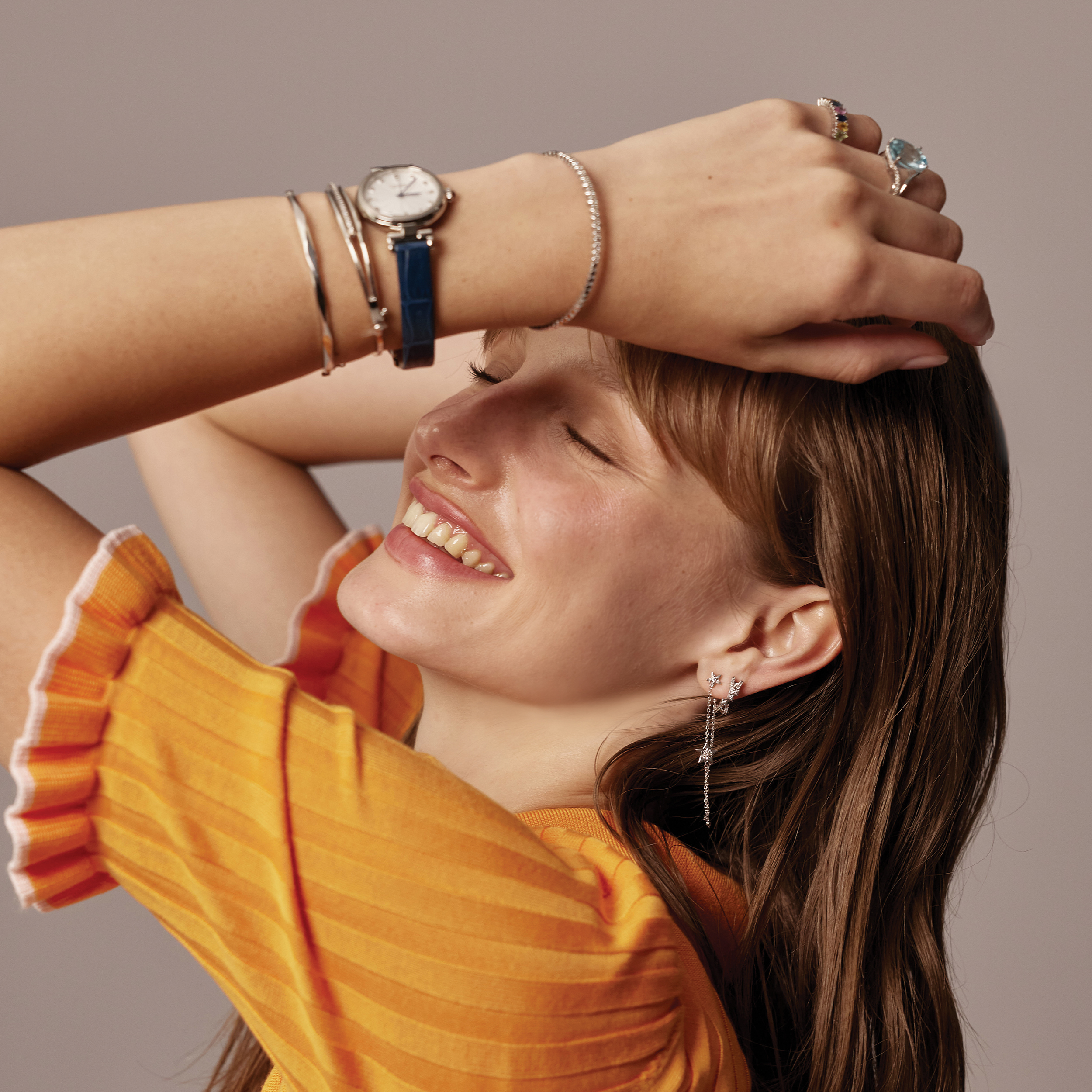 עגילי זהב X משובצים יהלומים