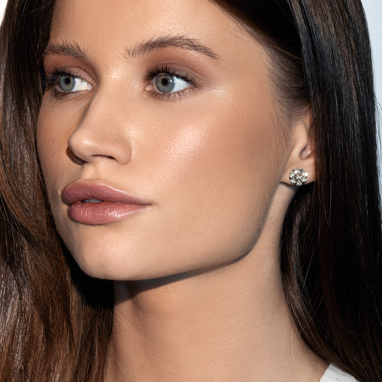 עגיל יהלומים בצורת פרח