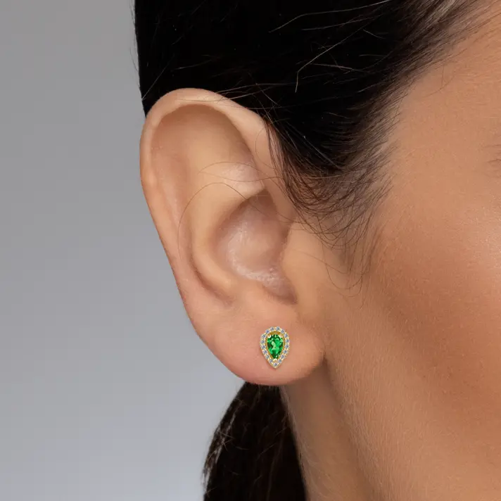 עגילי טיפה צמודי אוזן בשיבוץ אמרלד ויהלומים