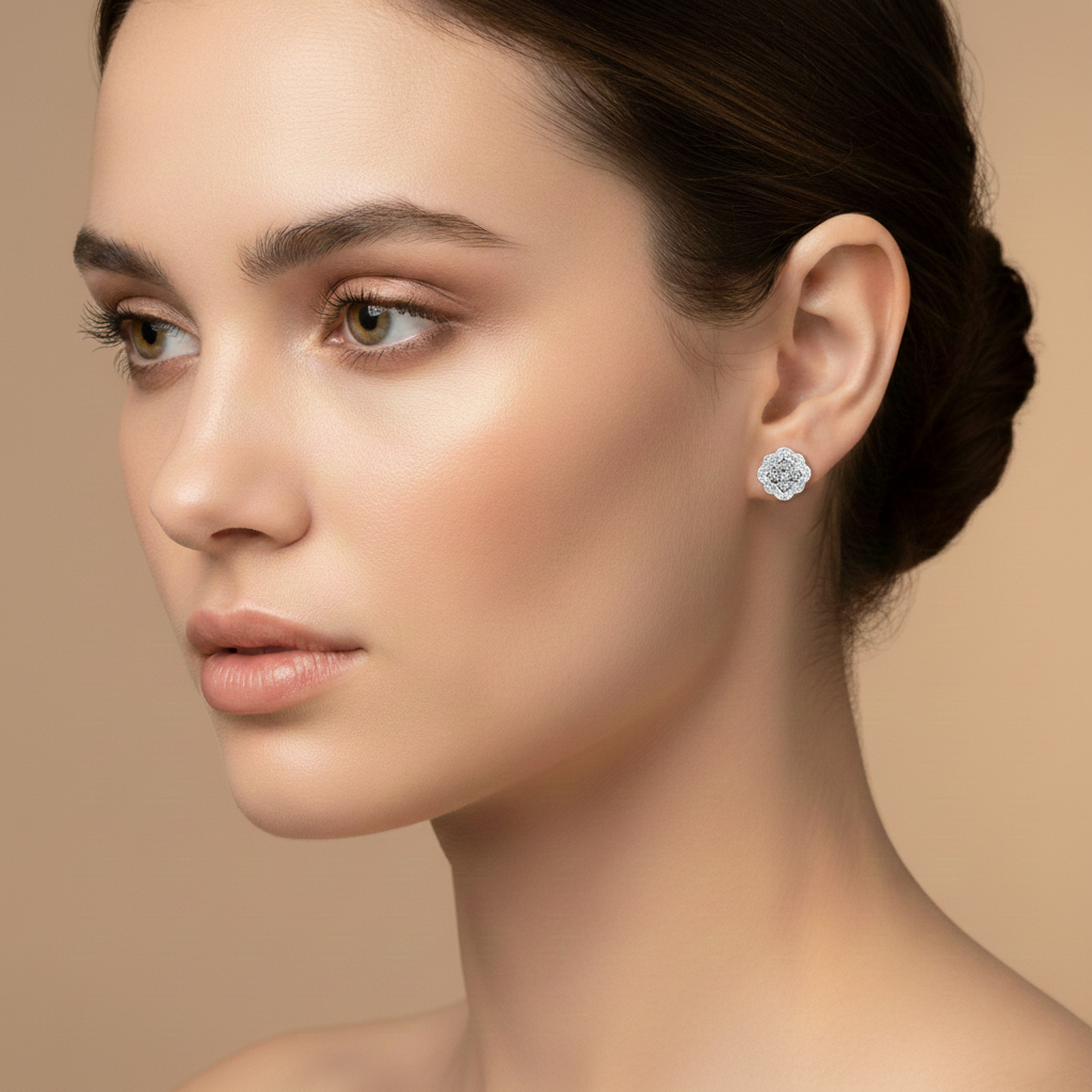 עגילי זהב לבן 14K בעיצוב פרח משובץ יהלומים